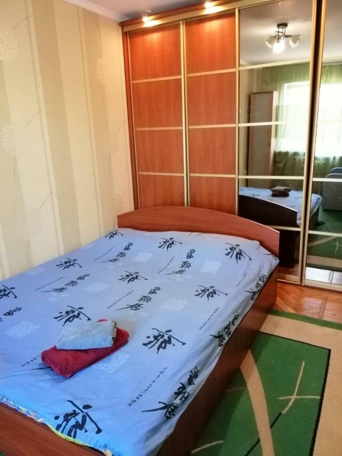 Apartments On Dontsya, 12 キエフ エクステリア 写真